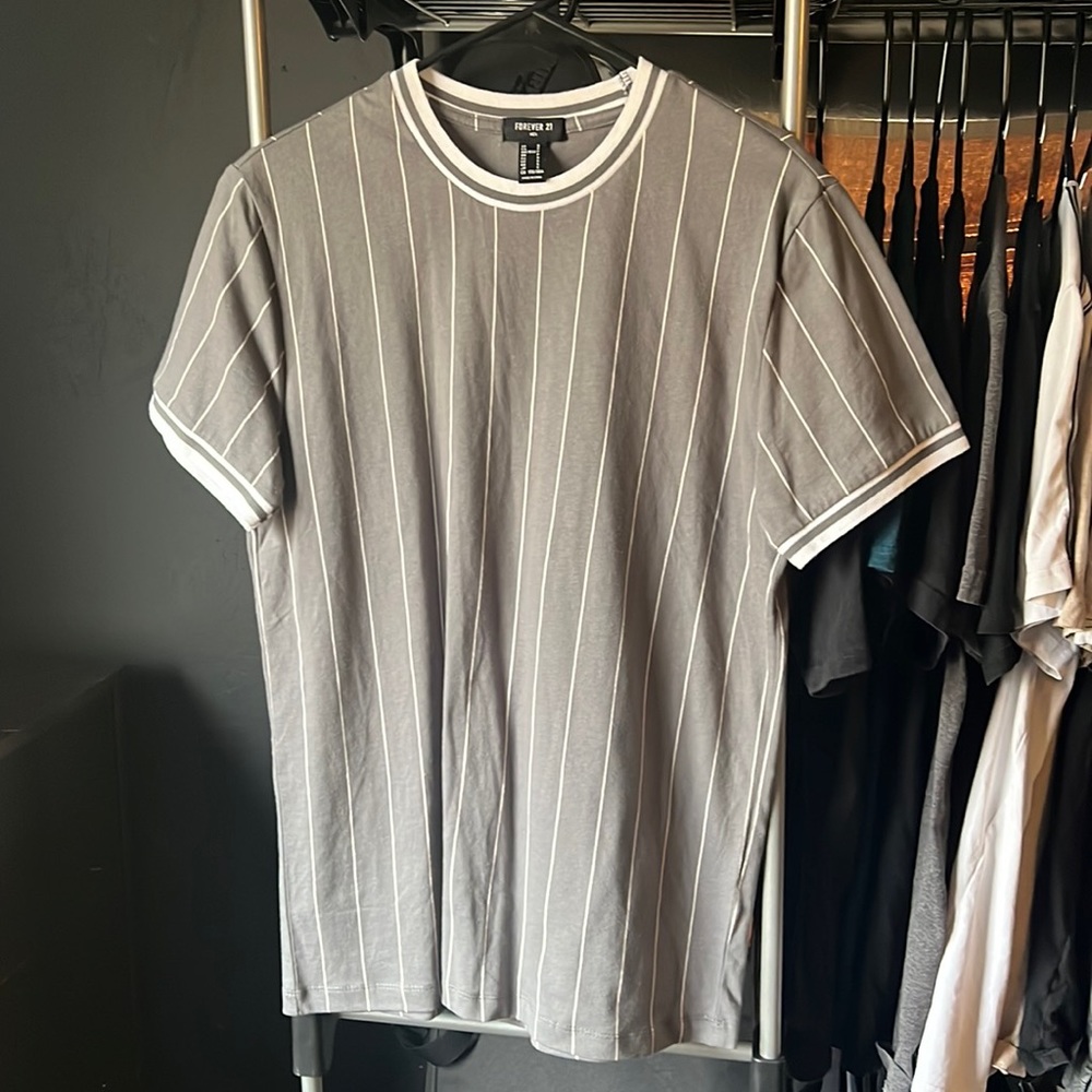 Vintage style Forever 21 Mens Stripped grey T-shirt